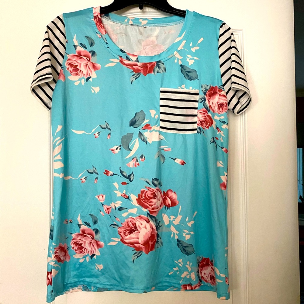 Women’s M Teal Flower T-shirt w/ pocket